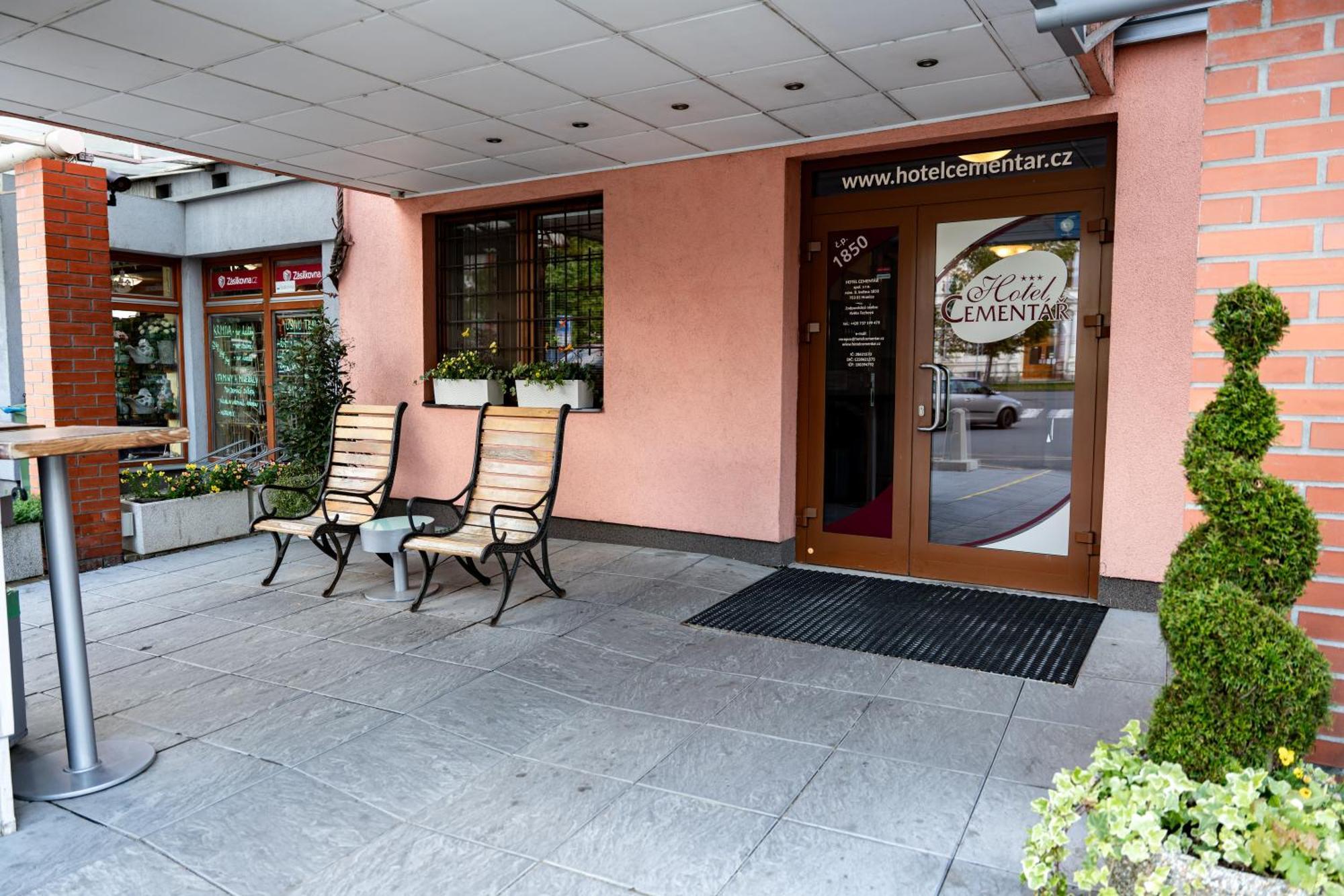 Hotel Cementar Hranice  Kültér fotó